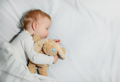 Den søte plassen: Søvnopplæring av babyen din mens man fremmer emosjonell tilknytning