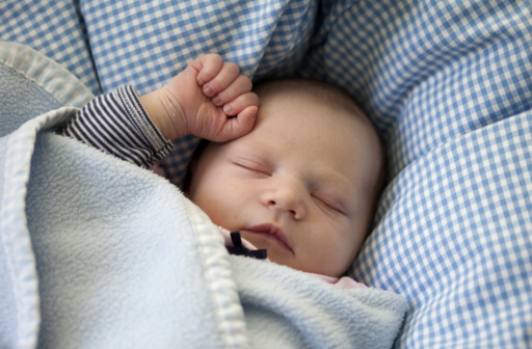 Ermekraftig foreldre: Hvordan tolke og reagere på babyens søvnproblemer