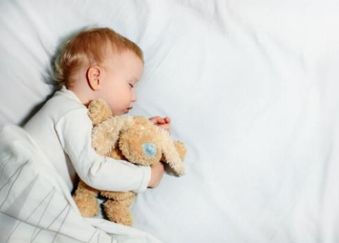 Å knekke koden: Forståelse av babyens søvnrytme