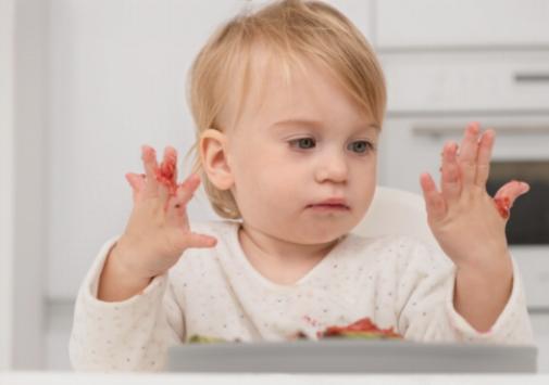 De langsiktige fordelene med babytegnspråk for småbarn