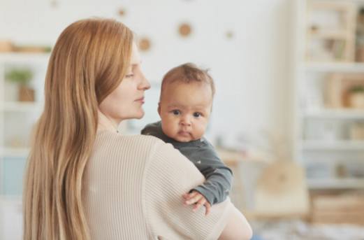 Baby Sikkerhetsport Tips og Triks: Gjør Hjemmet Ditt til en Trygg Oase for Den Lille