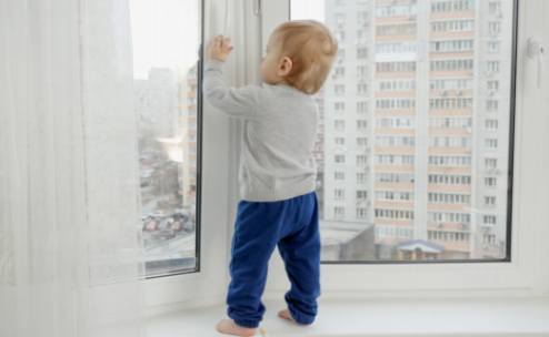 Må-ha stikkontaktdeksler for en trygg hjemmemiljø for babyer