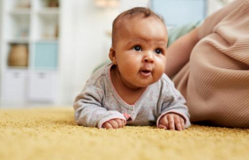 Å holde babyen din trygg og sikker: Viktigheten av å bruke sikkerhetsgrinder